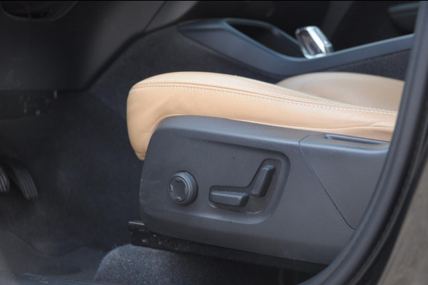 Volvo XC40 T5 272PK Automaat Plug-in hybrid Inscription Elektrische stoelen / Trekhaak / Panoramadak / Polestar tuning / Lederen bekleding / Adaptieve cruise control / Parkeersensoren met 360 camera / Harman Kardon audio / Mistlampen / Stoel - en stuurwielverwarming