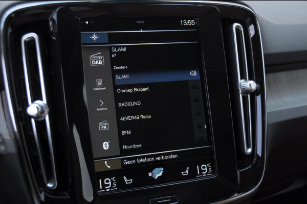 Volvo XC40 T5 272PK Automaat Plug-in hybrid Inscription Elektrische stoelen / Trekhaak / Panoramadak / Polestar tuning / Lederen bekleding / Adaptieve cruise control / Parkeersensoren met 360 camera / Harman Kardon audio / Mistlampen / Stoel - en stuurwielverwarming