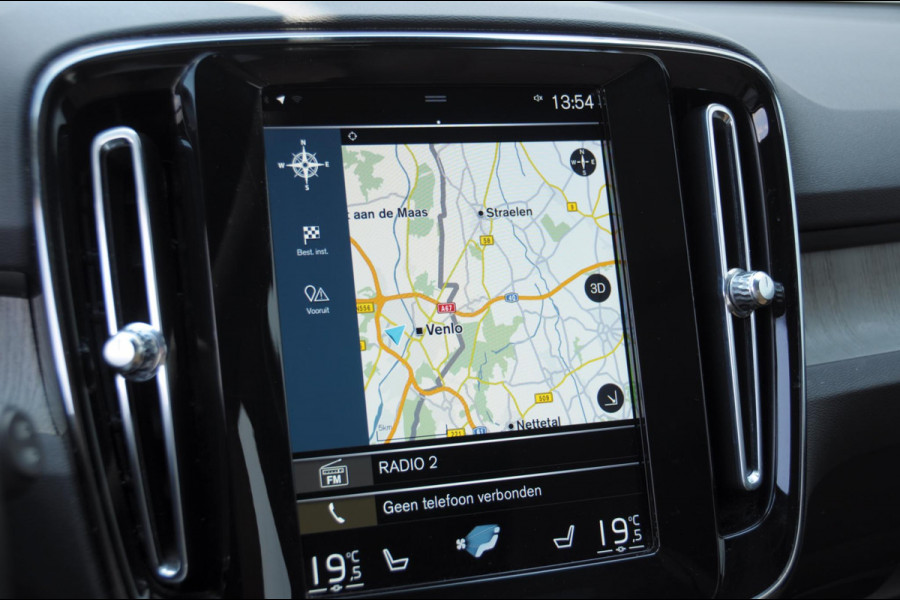 Volvo XC40 T5 272PK Automaat Plug-in hybrid Inscription Elektrische stoelen / Trekhaak / Panoramadak / Polestar tuning / Lederen bekleding / Adaptieve cruise control / Parkeersensoren met 360 camera / Harman Kardon audio / Mistlampen / Stoel - en stuurwielverwarming