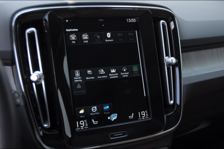 Volvo XC40 T5 272PK Automaat Plug-in hybrid Inscription Elektrische stoelen / Trekhaak / Panoramadak / Polestar tuning / Lederen bekleding / Adaptieve cruise control / Parkeersensoren met 360 camera / Harman Kardon audio / Mistlampen / Stoel - en stuurwielverwarming