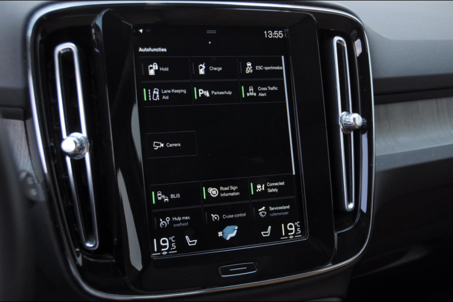 Volvo XC40 T5 272PK Automaat Plug-in hybrid Inscription Elektrische stoelen / Trekhaak / Panoramadak / Polestar tuning / Lederen bekleding / Adaptieve cruise control / Parkeersensoren met 360 camera / Harman Kardon audio / Mistlampen / Stoel - en stuurwielverwarming