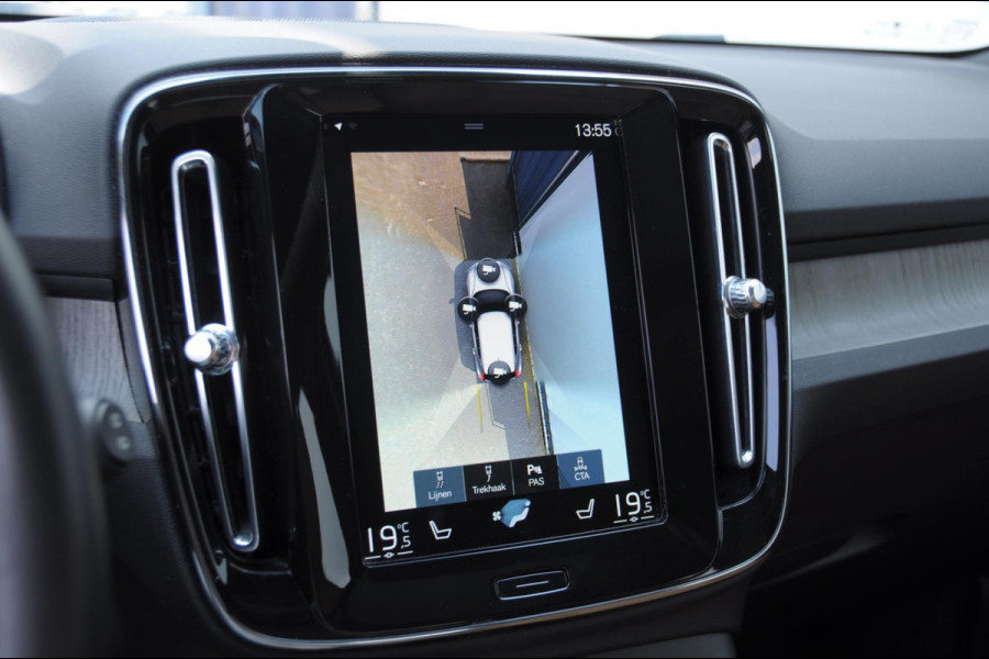 Volvo XC40 T5 272PK Automaat Plug-in hybrid Inscription Elektrische stoelen / Trekhaak / Panoramadak / Polestar tuning / Lederen bekleding / Adaptieve cruise control / Parkeersensoren met 360 camera / Harman Kardon audio / Mistlampen / Stoel - en stuurwielverwarming