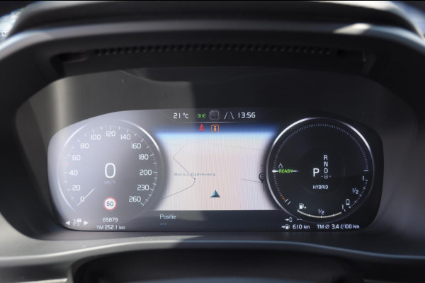 Volvo XC40 T5 272PK Automaat Plug-in hybrid Inscription Elektrische stoelen / Trekhaak / Panoramadak / Polestar tuning / Lederen bekleding / Adaptieve cruise control / Parkeersensoren met 360 camera / Harman Kardon audio / Mistlampen / Stoel - en stuurwielverwarming