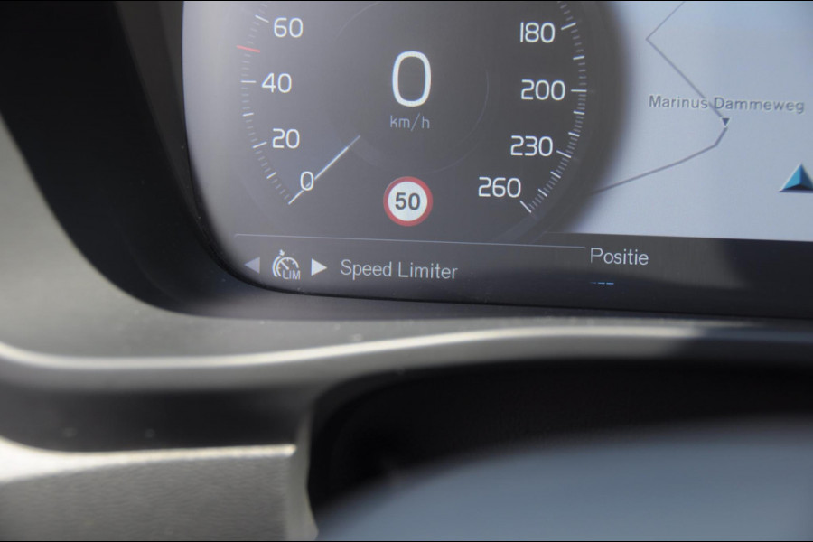 Volvo XC40 T5 272PK Automaat Plug-in hybrid Inscription Elektrische stoelen / Trekhaak / Panoramadak / Polestar tuning / Lederen bekleding / Adaptieve cruise control / Parkeersensoren met 360 camera / Harman Kardon audio / Mistlampen / Stoel - en stuurwielverwarming