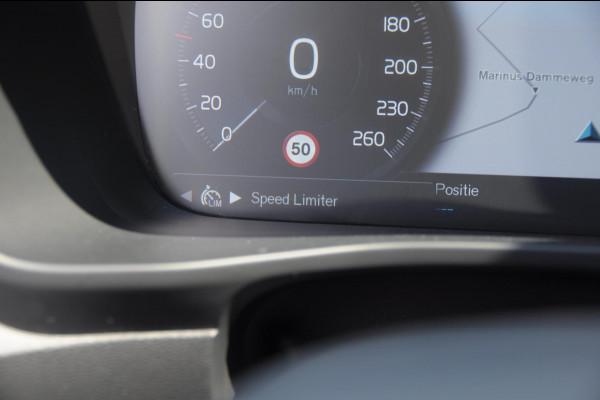 Volvo XC40 T5 272PK Automaat Plug-in hybrid Inscription Elektrische stoelen / Trekhaak / Panoramadak / Polestar tuning / Lederen bekleding / Adaptieve cruise control / Parkeersensoren met 360 camera / Harman Kardon audio / Mistlampen / Stoel - en stuurwielverwarming