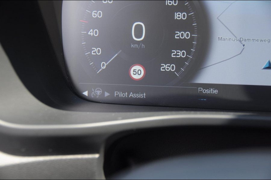 Volvo XC40 T5 272PK Automaat Plug-in hybrid Inscription Elektrische stoelen / Trekhaak / Panoramadak / Polestar tuning / Lederen bekleding / Adaptieve cruise control / Parkeersensoren met 360 camera / Harman Kardon audio / Mistlampen / Stoel - en stuurwielverwarming