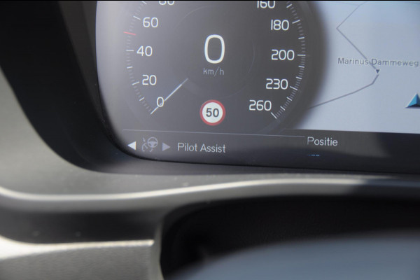 Volvo XC40 T5 272PK Automaat Plug-in hybrid Inscription Elektrische stoelen / Trekhaak / Panoramadak / Polestar tuning / Lederen bekleding / Adaptieve cruise control / Parkeersensoren met 360 camera / Harman Kardon audio / Mistlampen / Stoel - en stuurwielverwarming