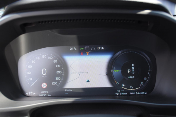 Volvo XC40 T5 272PK Automaat Plug-in hybrid Inscription Elektrische stoelen / Trekhaak / Panoramadak / Polestar tuning / Lederen bekleding / Adaptieve cruise control / Parkeersensoren met 360 camera / Harman Kardon audio / Mistlampen / Stoel - en stuurwielverwarming