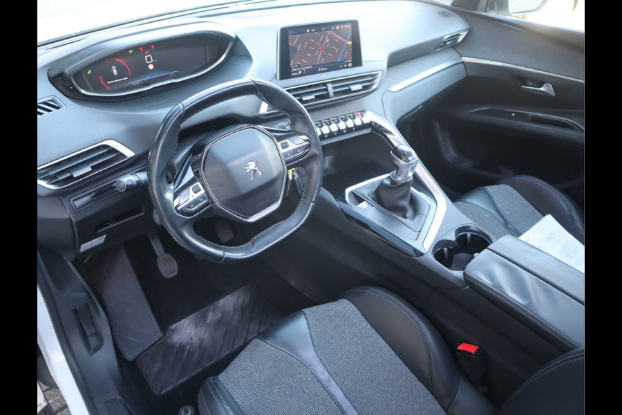 Peugeot 3008 Allure Navi / Pano / Climate / Pdc Nieuwe D-riem/ All-season banden/ Keurige auto