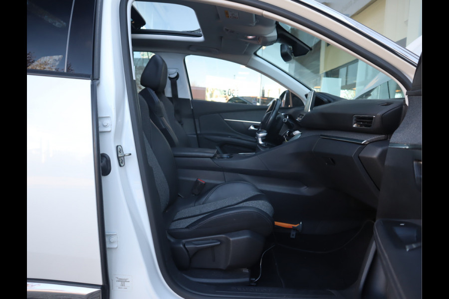 Peugeot 3008 Allure Navi / Pano / Climate / Pdc Nieuwe D-riem/ All-season banden/ Keurige auto