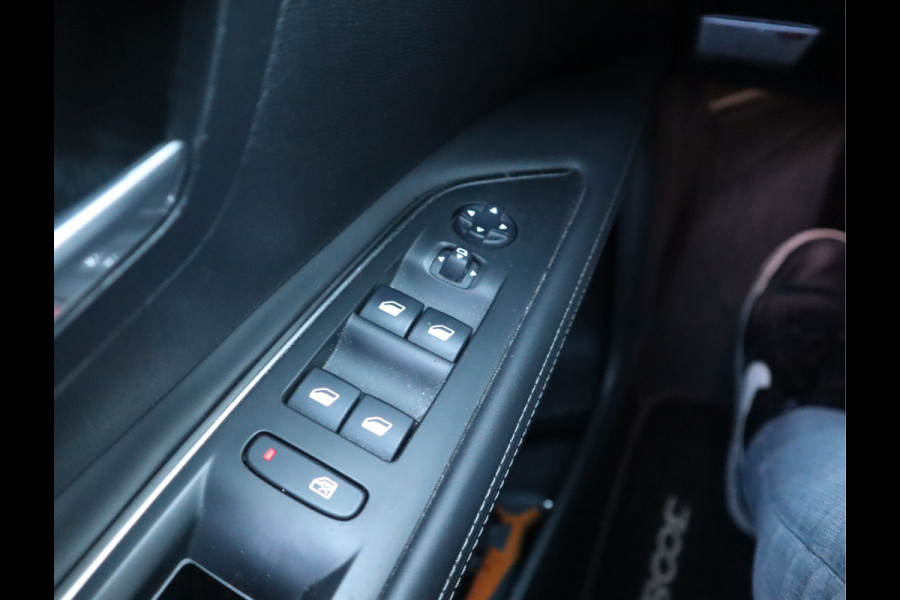 Peugeot 3008 Allure Navi / Pano / Climate / Pdc Nieuwe D-riem/ All-season banden/ Keurige auto