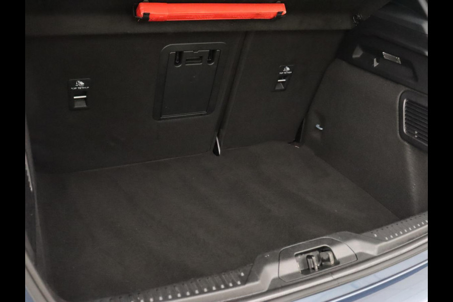 Ford Focus 1.0 EcoBoost Hybrid ST Line | Adaptive cruise | Camera | Carplay | Navigatie | Full LED | Side Assist | Climate control | Bluetooth | Parkeerhulp