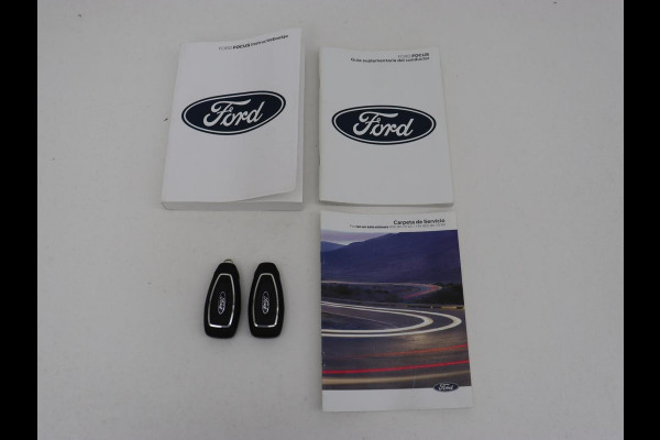 Ford Focus 1.0 EcoBoost Hybrid ST Line | Adaptive cruise | Camera | Carplay | Navigatie | Full LED | Side Assist | Climate control | Bluetooth | Parkeerhulp