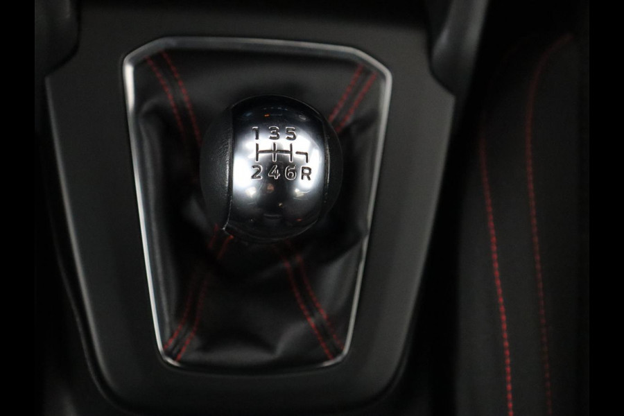 Ford Focus 1.0 EcoBoost Hybrid ST Line | Adaptive cruise | Camera | Carplay | Navigatie | Full LED | Side Assist | Climate control | Bluetooth | Parkeerhulp