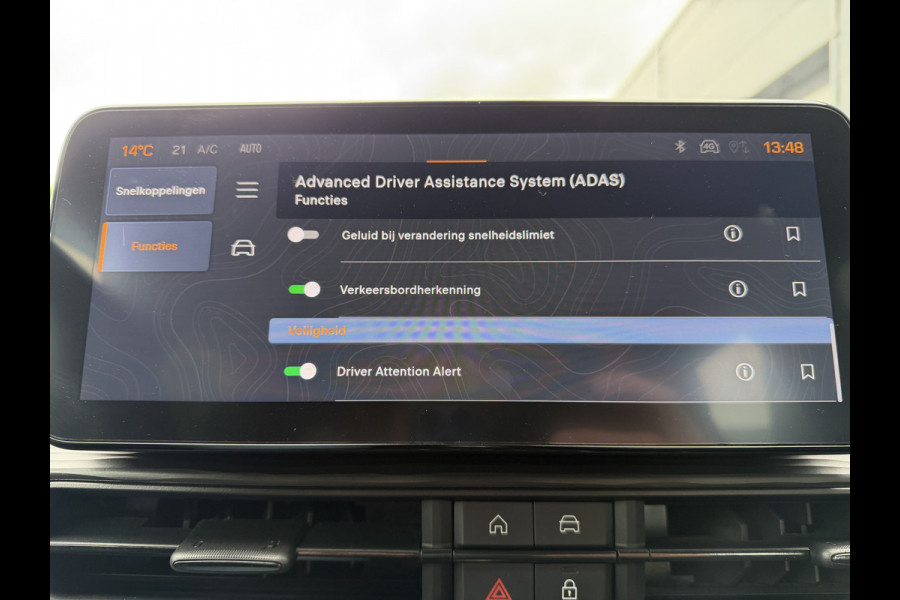 Jeep Avenger 100pk Altitude (Elektrische Klep - JBL - Keyless Entry - Adaptieve Cruise Controle - LED - 17"incl 4S - Automatische Airco - Nav
