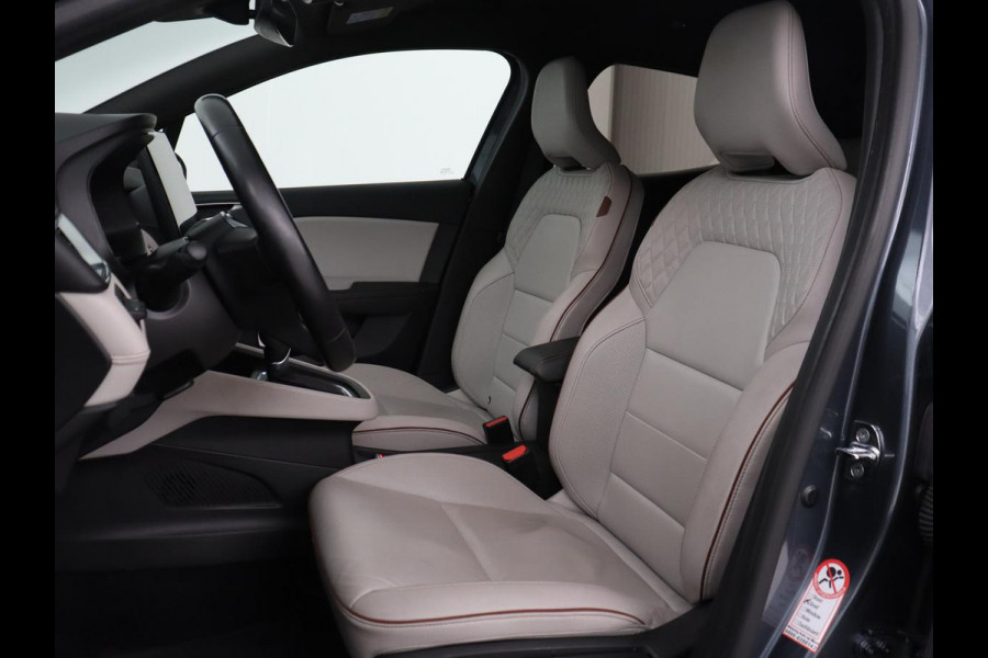 Renault Clio 1.6 E-Tech Hybrid 140 Initiale Paris | Leder | Stoelverwarming | Carplay | Keyless | Park Assist | Full LED | Navigatie | Climate control | Stuurverwarming | DAB | Bluetooth
