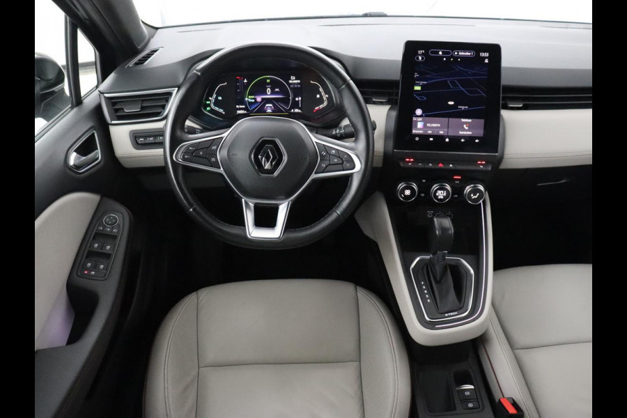 Renault Clio 1.6 E-Tech Hybrid 140 Initiale Paris | Leder | Stoelverwarming | Carplay | Keyless | Park Assist | Full LED | Navigatie | Climate control | Stuurverwarming | DAB | Bluetooth