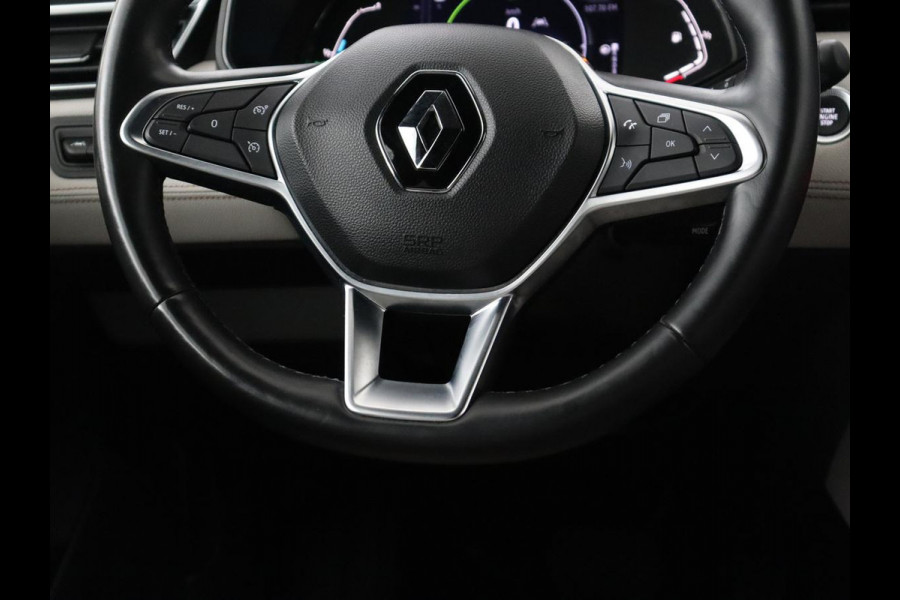 Renault Clio 1.6 E-Tech Hybrid 140 Initiale Paris | Leder | Stoelverwarming | Carplay | Keyless | Park Assist | Full LED | Navigatie | Climate control | Stuurverwarming | DAB | Bluetooth