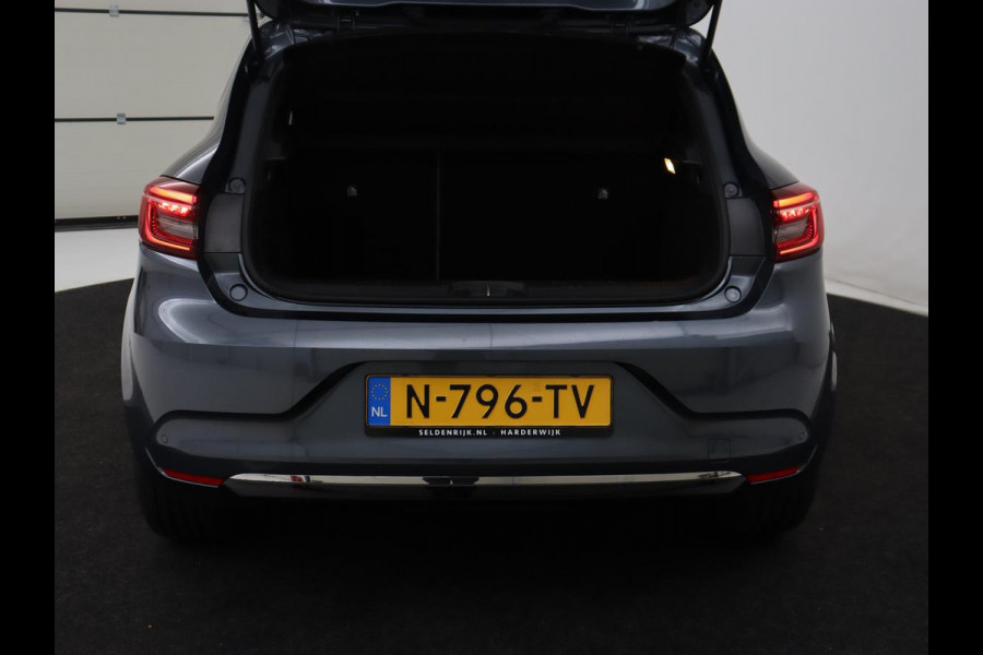 Renault Clio 1.6 E-Tech Hybrid 140 Initiale Paris | Leder | Stoelverwarming | Carplay | Keyless | Park Assist | Full LED | Navigatie | Climate control | Stuurverwarming | DAB | Bluetooth