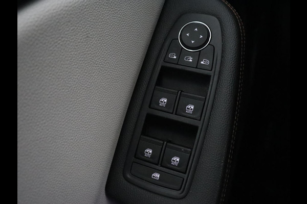 Renault Clio 1.6 E-Tech Hybrid 140 Initiale Paris | Leder | Stoelverwarming | Carplay | Keyless | Park Assist | Full LED | Navigatie | Climate control | Stuurverwarming | DAB | Bluetooth