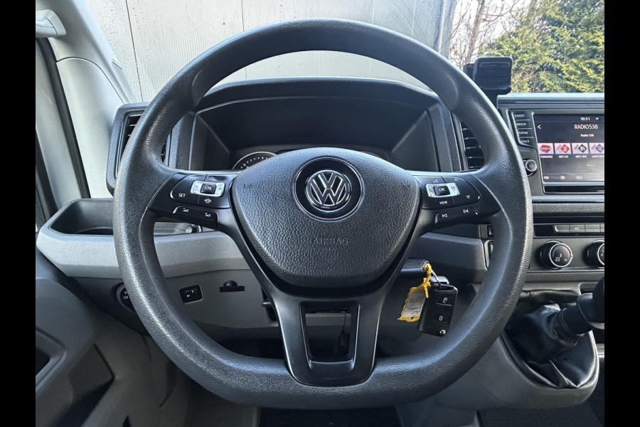 Volkswagen Crafter 2.0 TDI 102 PK / PICK UP / 1e EIG. / TREKHAAK / AIRCO / OPEN LAADBAK / 2.500 KG AHG / 3-ZITS / APPLE CARPLAY