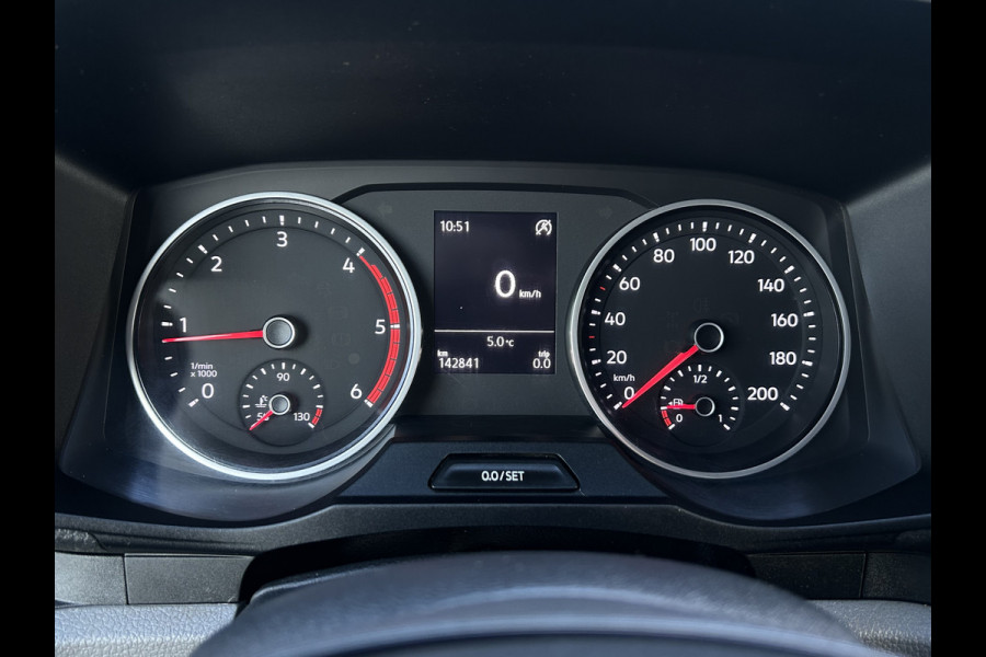Volkswagen Crafter 2.0 TDI 102 PK / PICK UP / 1e EIG. / TREKHAAK / AIRCO / OPEN LAADBAK / 2.500 KG AHG / 3-ZITS / APPLE CARPLAY