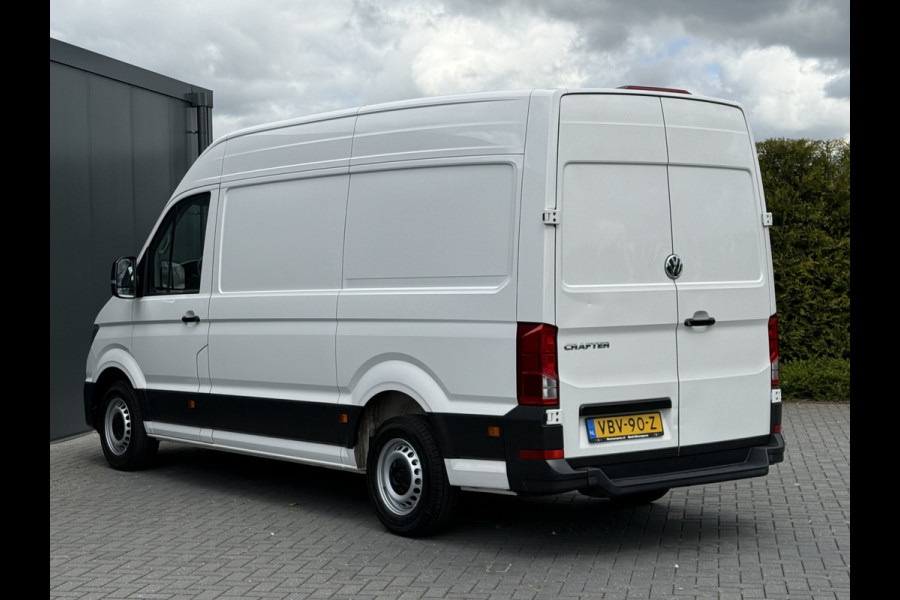 Volkswagen Crafter 2.0 TDI 141 PK / L3H3 / 1e EIGENAAR / ZEER NETJES !! / AIRCO / CRUISE / ERGO GEVEERDE STOEL