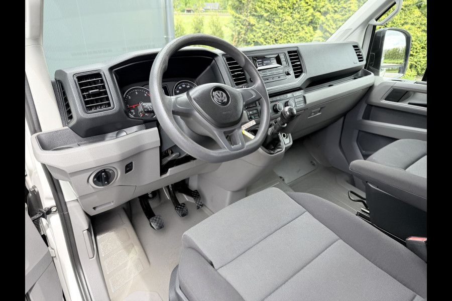 Volkswagen Crafter 2.0 TDI 141 PK / L3H3 / 1e EIGENAAR / ZEER NETJES !! / AIRCO / CRUISE / ERGO GEVEERDE STOEL