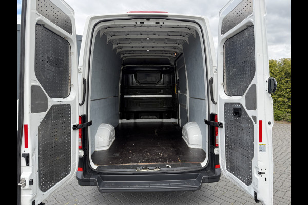 Volkswagen Crafter 2.0 TDI 141 PK / L3H3 / 1e EIGENAAR / ZEER NETJES !! / AIRCO / CRUISE / ERGO GEVEERDE STOEL