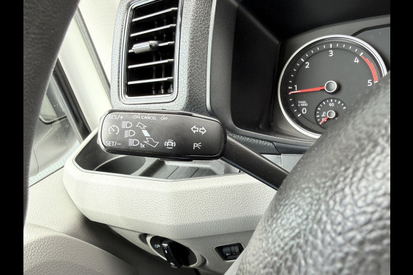 Volkswagen Crafter 2.0 TDI 141 PK / L3H3 / 1e EIGENAAR / ZEER NETJES !! / AIRCO / CRUISE / ERGO GEVEERDE STOEL