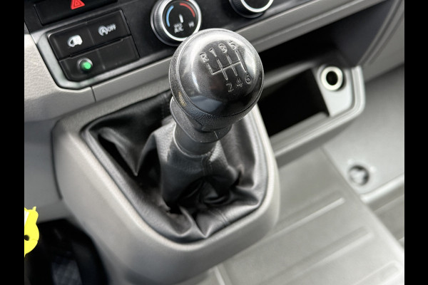 Volkswagen Crafter 2.0 TDI 141 PK / L3H3 / 1e EIGENAAR / ZEER NETJES !! / AIRCO / CRUISE / ERGO GEVEERDE STOEL