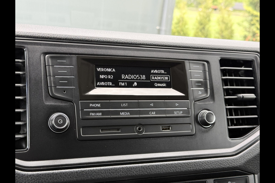 Volkswagen Crafter 2.0 TDI 141 PK / L3H3 / 1e EIGENAAR / ZEER NETJES !! / AIRCO / CRUISE / ERGO GEVEERDE STOEL