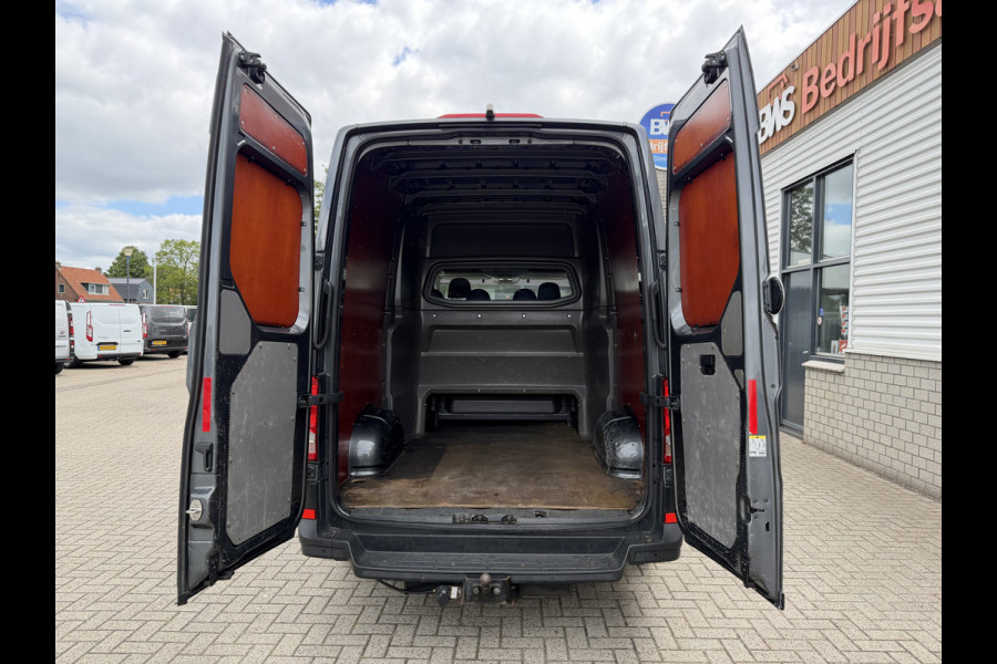 Volkswagen Crafter 35 2.0 TDI 177pk L3H3 ( L2H2 ) DC 6 persoons Comfortline / euro 6 / bpm vrij / vaste prijs rijklaar € 31.950 ex btw / lease vanaf € 521 / airco / cruise / grijs metallic !