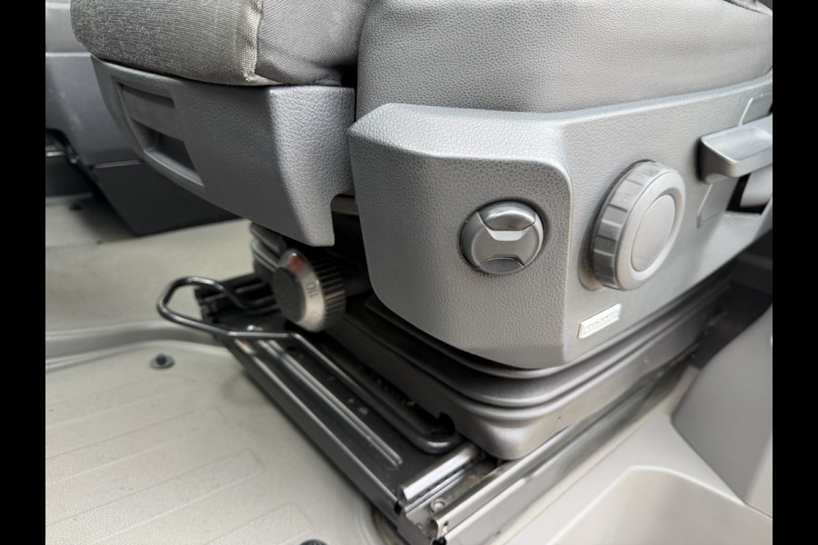 Volkswagen Crafter 35 2.0 TDI 177pk L3H3 ( L2H2 ) DC 6 persoons Comfortline / euro 6 / bpm vrij / vaste prijs rijklaar € 31.950 ex btw / lease vanaf € 521 / airco / cruise / grijs metallic !