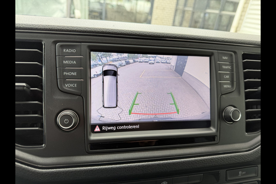 Volkswagen Crafter 35 2.0 TDI 177pk L3H3 ( L2H2 ) DC 6 persoons Comfortline / euro 6 / bpm vrij / vaste prijs rijklaar € 31.950 ex btw / lease vanaf € 521 / airco / cruise / grijs metallic !