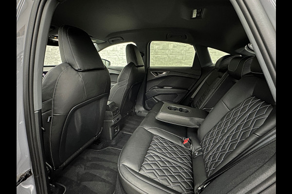 Audi Q4 e-tron 45 265pk Quattro RS-Leder | Uniek Interieur! | Sportstoelen | ACC | Sonos-Sound | Head-Up | 95% SOH | Sportstoelen | Keyless-Ent Memory | Groot Navi | Virtual-Cockpit | Getint Glas | 3-Zone Clima | Zwarte Hemel | LED | Carplay | Standkachel | Achteruitrij-Camera | Stoelverwarming |