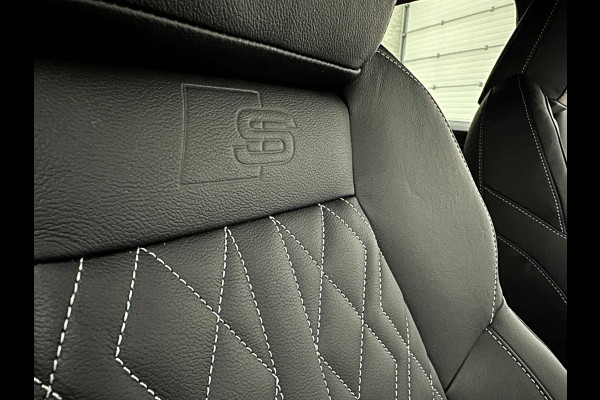 Audi Q4 e-tron 45 265pk Quattro RS-Leder | Uniek Interieur! | Sportstoelen | ACC | Sonos-Sound | Head-Up | 95% SOH | Sportstoelen | Keyless-Ent Memory | Groot Navi | Virtual-Cockpit | Getint Glas | 3-Zone Clima | Zwarte Hemel | LED | Carplay | Standkachel | Achteruitrij-Camera | Stoelverwarming |