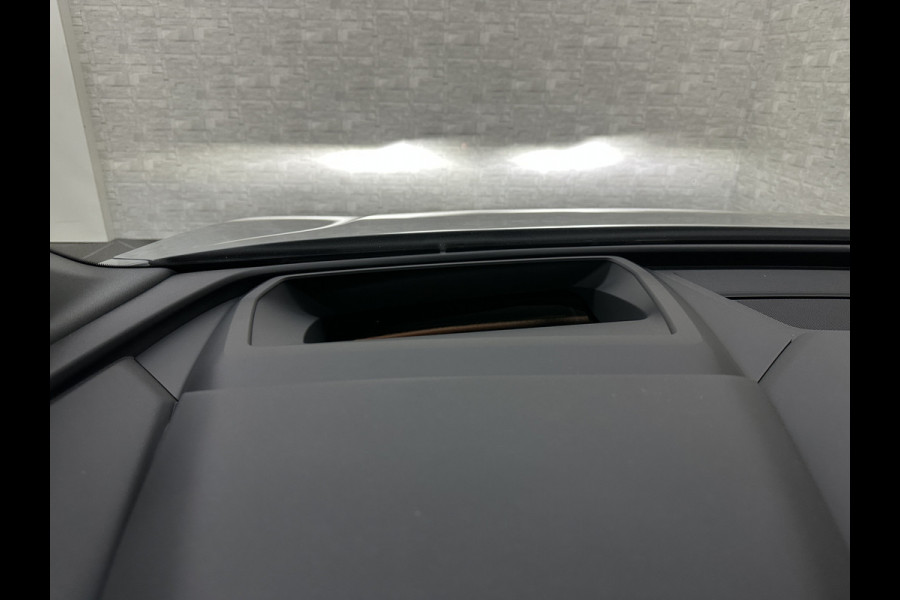 Audi Q4 e-tron 45 265pk Quattro RS-Leder | Uniek Interieur! | Sportstoelen | ACC | Sonos-Sound | Head-Up | 95% SOH | Sportstoelen | Keyless-Ent Memory | Groot Navi | Virtual-Cockpit | Getint Glas | 3-Zone Clima | Zwarte Hemel | LED | Carplay | Standkachel | Achteruitrij-Camera | Stoelverwarming |