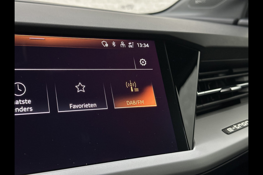 Audi Q4 e-tron 45 265pk Quattro RS-Leder | Uniek Interieur! | Sportstoelen | ACC | Sonos-Sound | Head-Up | 95% SOH | Sportstoelen | Keyless-Ent Memory | Groot Navi | Virtual-Cockpit | Getint Glas | 3-Zone Clima | Zwarte Hemel | LED | Carplay | Standkachel | Achteruitrij-Camera | Stoelverwarming |