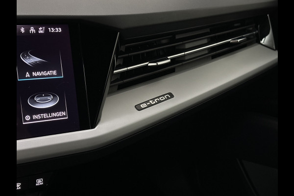Audi Q4 e-tron 45 265pk Quattro RS-Leder | Uniek Interieur! | Sportstoelen | ACC | Sonos-Sound | Head-Up | 95% SOH | Sportstoelen | Keyless-Ent Memory | Groot Navi | Virtual-Cockpit | Getint Glas | 3-Zone Clima | Zwarte Hemel | LED | Carplay | Standkachel | Achteruitrij-Camera | Stoelverwarming |