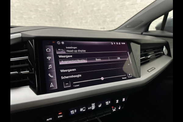 Audi Q4 e-tron 45 265pk Quattro RS-Leder | Uniek Interieur! | Sportstoelen | ACC | Sonos-Sound | Head-Up | 95% SOH | Sportstoelen | Keyless-Ent Memory | Groot Navi | Virtual-Cockpit | Getint Glas | 3-Zone Clima | Zwarte Hemel | LED | Carplay | Standkachel | Achteruitrij-Camera | Stoelverwarming |