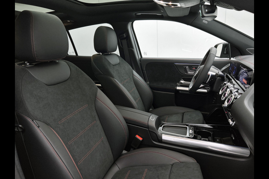 Mercedes-Benz EQA 250+ Business Solution AMG 71 kWh | Premium pakket | Nightpakket | DISTRONIC | Panoramaschuifdak | 360° camera | 20 inch multispaaks lichtmetalen velgen | Burmester Surround Sound |