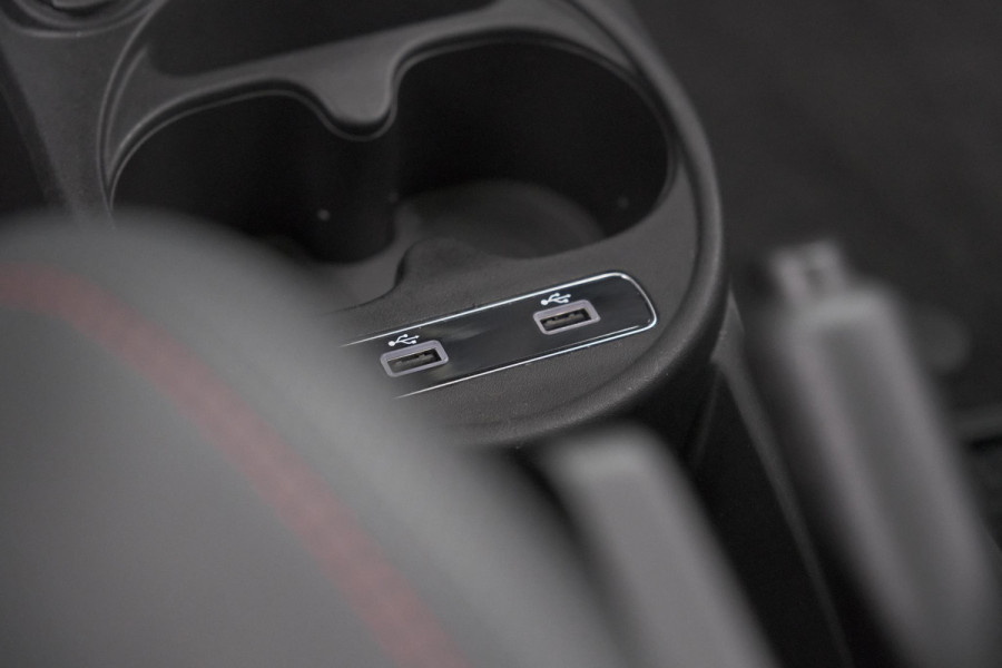 Fiat 500 1.0 Hybrid Sport | Schuif-/Kanteldak | Apple Carplay | Parkeersensoren
