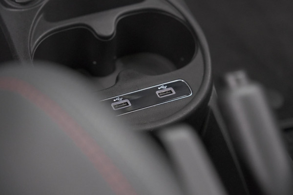 Fiat 500 1.0 Hybrid Sport | Schuif-/Kanteldak | Apple Carplay | Parkeersensoren