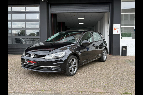 Volkswagen Golf 1.6 TDI Highline Business R Pano/Automaat