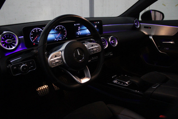 Mercedes-Benz A-Klasse 220 190PK AUTOMAAT BUSINESS SOLUTION AMG | PANORAMA SCHUIF/KANTEL DAK | SFEER VERLICHTING VOOR + ACHTER | STOEL VERWARMING OP BEIDE VOORSTOELEN | MULTIBEAM LED KOPLAMPEN | ACHTERUITRIJ CAMERA | APPLE CARPLAY/ANDROID AUTO | NAVIGATIE | CRUISE CONTROL | NIGHT PAKKET | VERKEERSLICHTEN WEERGAVE | 17" LICHTMETALEN VELGEN AMG | HEMELBEKLEDING ZWART | MBUX MULTIMEDIA SYSTEEM | SPORTSTOELEN | PARKEERSENSOREN VOOR + ACHTER | DRAADLOZE TELEFOONLADER |