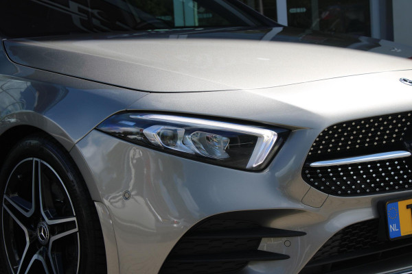 Mercedes-Benz A-Klasse 220 190PK AUTOMAAT BUSINESS SOLUTION AMG | PANORAMA SCHUIF/KANTEL DAK | SFEER VERLICHTING VOOR + ACHTER | STOEL VERWARMING OP BEIDE VOORSTOELEN | MULTIBEAM LED KOPLAMPEN | ACHTERUITRIJ CAMERA | APPLE CARPLAY/ANDROID AUTO | NAVIGATIE | CRUISE CONTROL | NIGHT PAKKET | VERKEERSLICHTEN WEERGAVE | 17" LICHTMETALEN VELGEN AMG | HEMELBEKLEDING ZWART | MBUX MULTIMEDIA SYSTEEM | SPORTSTOELEN | PARKEERSENSOREN VOOR + ACHTER | DRAADLOZE TELEFOONLADER |