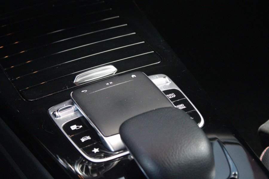 Mercedes-Benz A-Klasse 220 190PK AUTOMAAT BUSINESS SOLUTION AMG | PANORAMA SCHUIF/KANTEL DAK | SFEER VERLICHTING VOOR + ACHTER | STOEL VERWARMING OP BEIDE VOORSTOELEN | MULTIBEAM LED KOPLAMPEN | ACHTERUITRIJ CAMERA | APPLE CARPLAY/ANDROID AUTO | NAVIGATIE | CRUISE CONTROL | NIGHT PAKKET | VERKEERSLICHTEN WEERGAVE | 17" LICHTMETALEN VELGEN AMG | HEMELBEKLEDING ZWART | MBUX MULTIMEDIA SYSTEEM | SPORTSTOELEN | PARKEERSENSOREN VOOR + ACHTER | DRAADLOZE TELEFOONLADER |