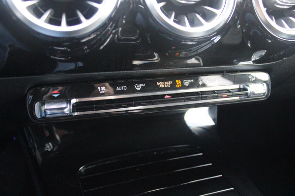 Mercedes-Benz A-Klasse 220 190PK AUTOMAAT BUSINESS SOLUTION AMG | PANORAMA SCHUIF/KANTEL DAK | SFEER VERLICHTING VOOR + ACHTER | STOEL VERWARMING OP BEIDE VOORSTOELEN | MULTIBEAM LED KOPLAMPEN | ACHTERUITRIJ CAMERA | APPLE CARPLAY/ANDROID AUTO | NAVIGATIE | CRUISE CONTROL | NIGHT PAKKET | VERKEERSLICHTEN WEERGAVE | 17" LICHTMETALEN VELGEN AMG | HEMELBEKLEDING ZWART | MBUX MULTIMEDIA SYSTEEM | SPORTSTOELEN | PARKEERSENSOREN VOOR + ACHTER | DRAADLOZE TELEFOONLADER |