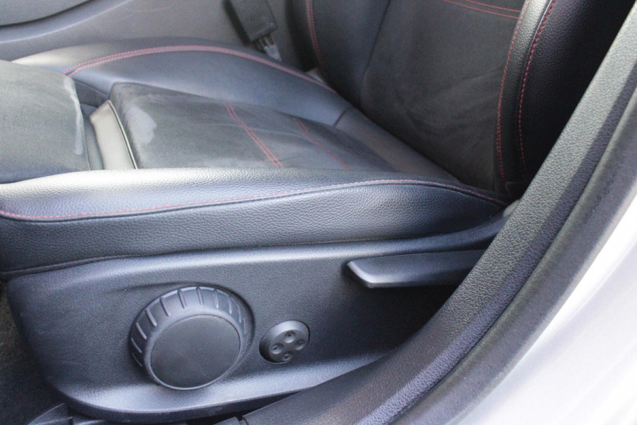 Mercedes-Benz A-Klasse 220 190PK AUTOMAAT BUSINESS SOLUTION AMG | PANORAMA SCHUIF/KANTEL DAK | SFEER VERLICHTING VOOR + ACHTER | STOEL VERWARMING OP BEIDE VOORSTOELEN | MULTIBEAM LED KOPLAMPEN | ACHTERUITRIJ CAMERA | APPLE CARPLAY/ANDROID AUTO | NAVIGATIE | CRUISE CONTROL | NIGHT PAKKET | VERKEERSLICHTEN WEERGAVE | 17" LICHTMETALEN VELGEN AMG | HEMELBEKLEDING ZWART | MBUX MULTIMEDIA SYSTEEM | SPORTSTOELEN | PARKEERSENSOREN VOOR + ACHTER | DRAADLOZE TELEFOONLADER |
